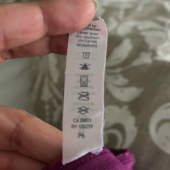 COPY - Lululemon Workout Athletic Tank Top with Built-in Sports Bra Size 6 in E… - Picture 3 of 11